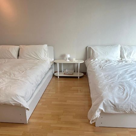 Hongik Univ Station Exit 1 Apartment โซล ภายนอก รูปภาพ