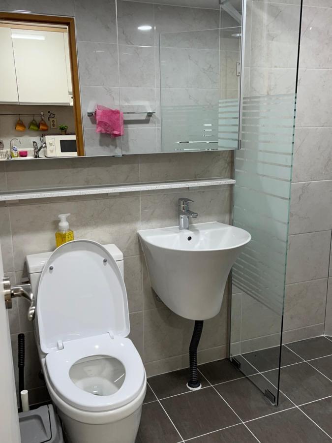 Hongik Univ Station Exit 1 Apartment โซล ภายนอก รูปภาพ
