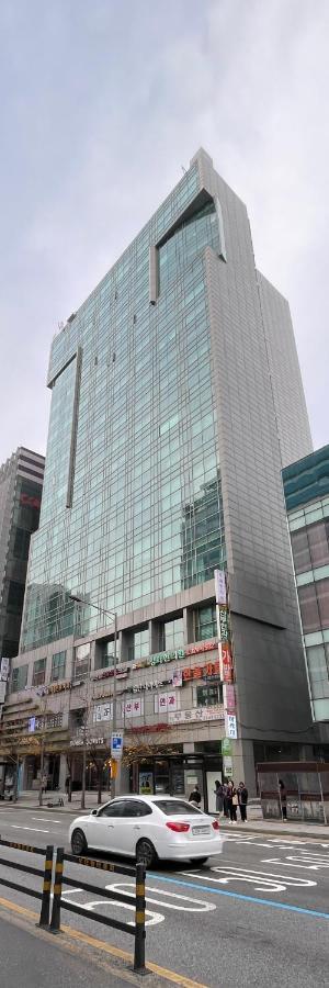 Hongik Univ Station Exit 1 Apartment โซล ภายนอก รูปภาพ