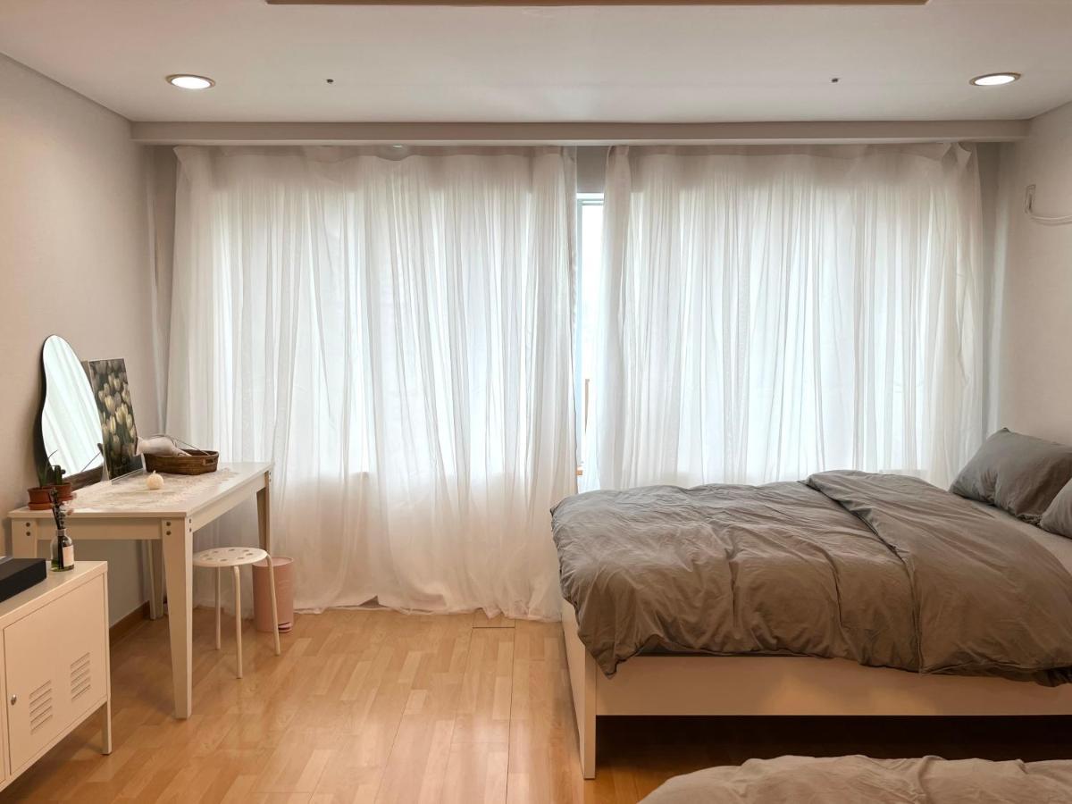 Hongik Univ Station Exit 1 Apartment โซล ภายนอก รูปภาพ