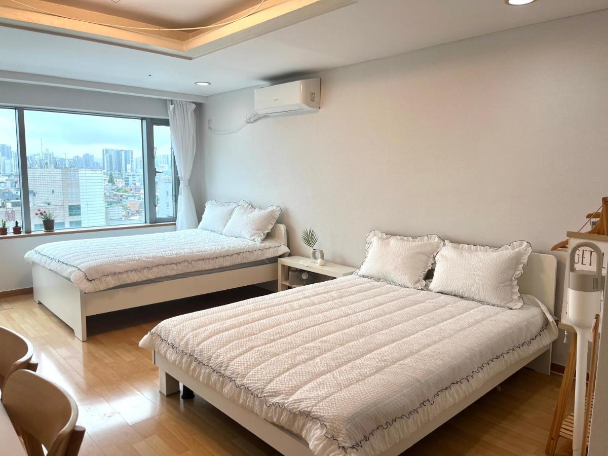 Hongik Univ Station Exit 1 Apartment โซล ภายนอก รูปภาพ