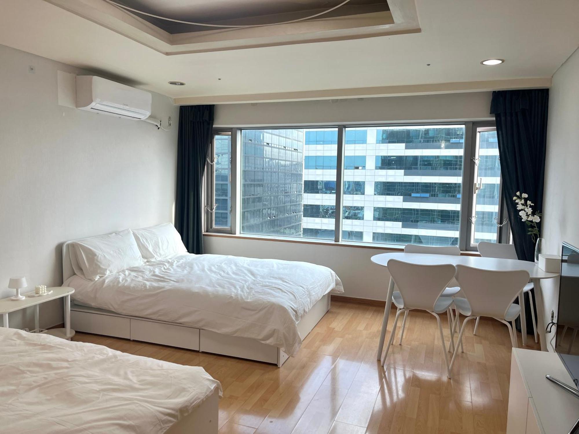 Hongik Univ Station Exit 1 Apartment โซล ภายนอก รูปภาพ