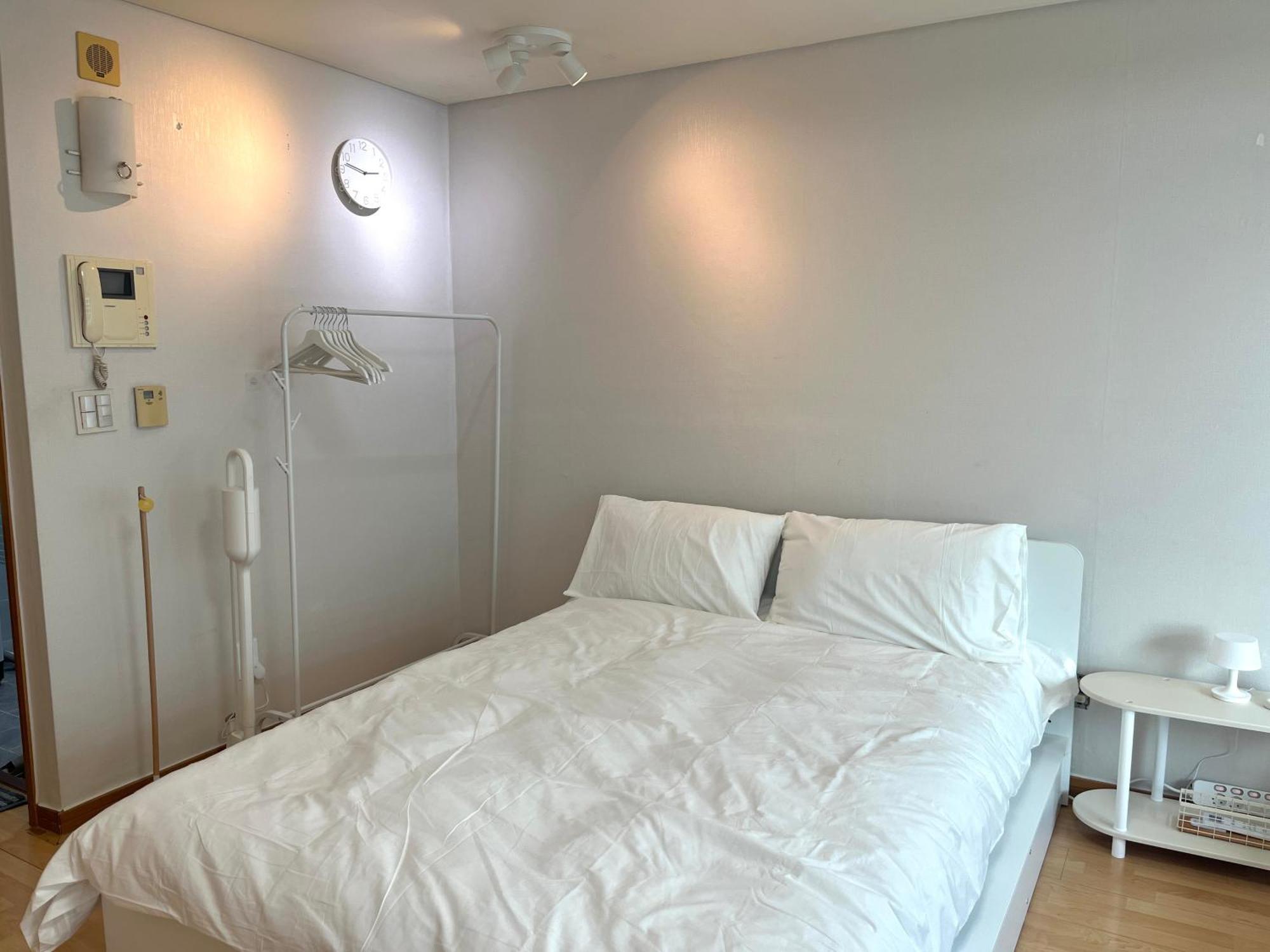 Hongik Univ Station Exit 1 Apartment โซล ภายนอก รูปภาพ