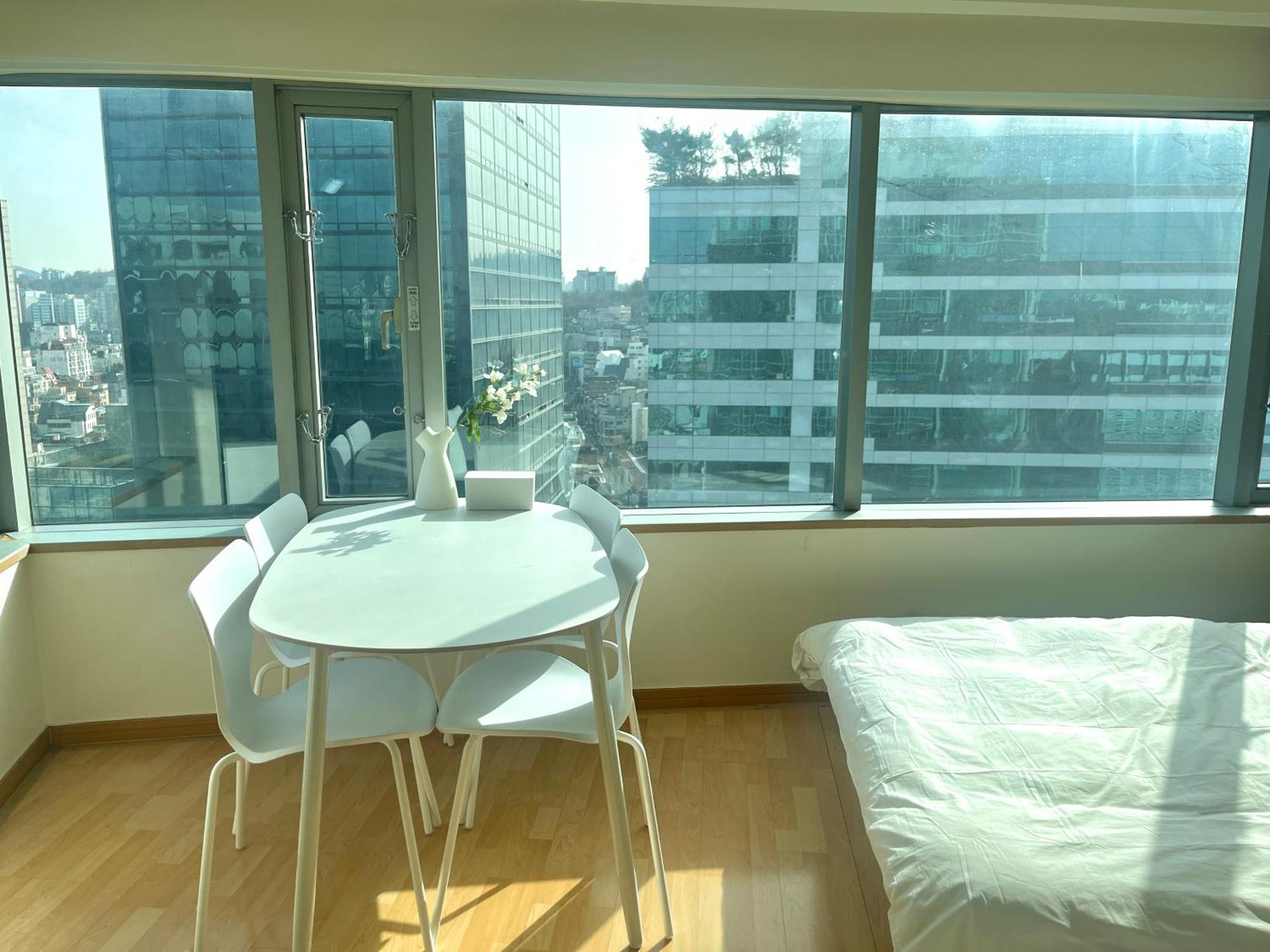 Hongik Univ Station Exit 1 Apartment โซล ภายนอก รูปภาพ